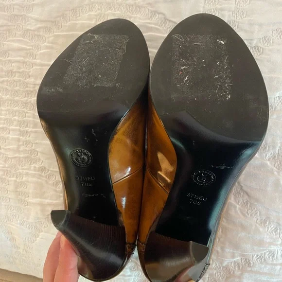 Gorgeous Bally Peep-Toe Heels - Picture 4 of 8